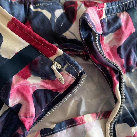 Lululemon misty miss jacket-size 4 windbreaker/rain shell - Picture 9 of 13